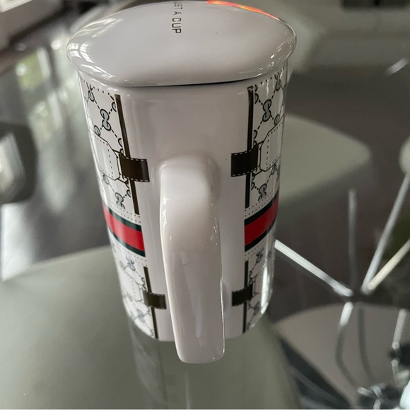 Cup with Lid - Picture 6 of 7